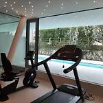Luxury Apartment Pool, Spa, Gym