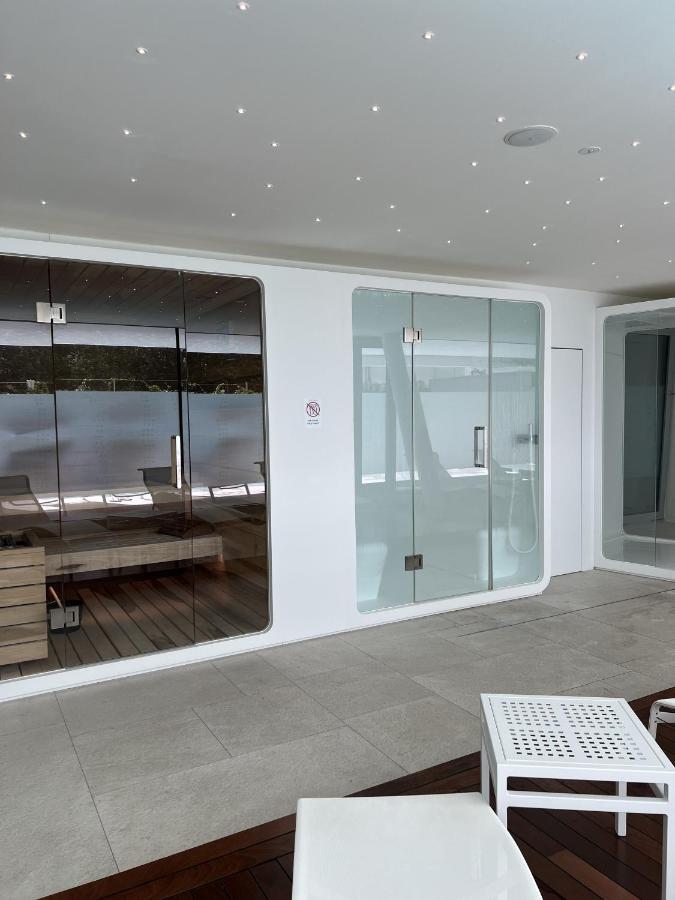 Luxury Pool, Spa, Gym *