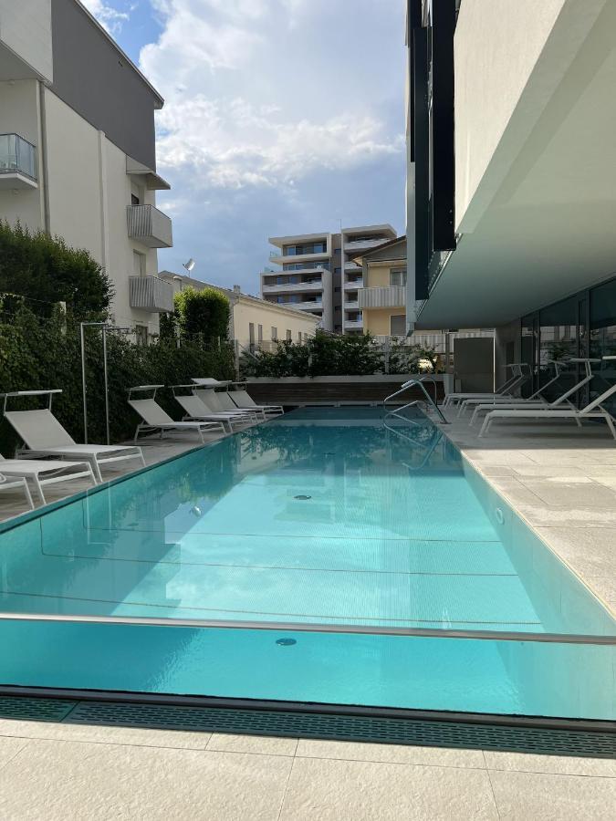 Luxury Pool, Spa, Gym